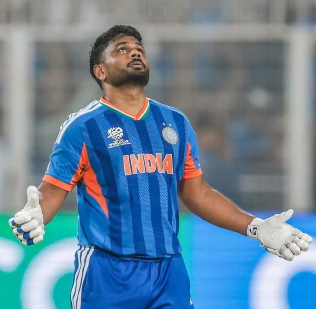 <p><span style="color: rgb(224, 62, 45);" data-mce-style="color: rgb(224, 62, 45);"><strong>'મેં તેને 14 વર્ષની ઉંમરે જ કહી દીધું હતું, તું આગામી ધોની બનીશ'</strong></span> સંજુની સફળતા પર શશી થરુર ગદગદ!</p>