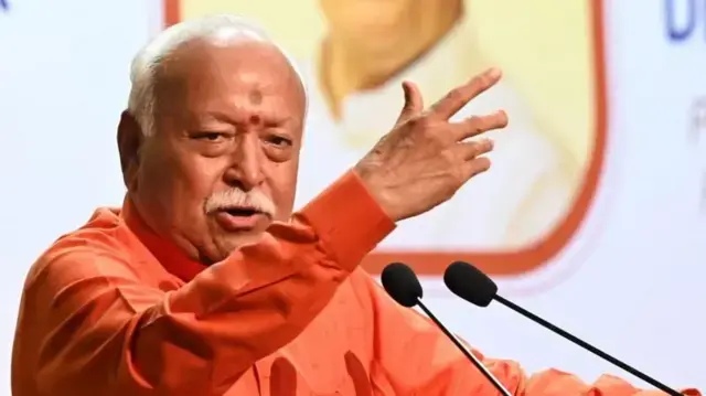 <p>મિડલ ઈસ્ટમાં ઘેરાતું યુદ્ધનું સંકટ... મોહન ભાગવતે કહ્યું- ‘<span style="color: rgb(224, 62, 45);" data-mce-style="color: rgb(224, 62, 45);"><strong>ભારત જ વિશ્વને ઉગારી શકે છે’</strong></span></p>