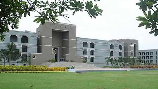 <p><span style="color: rgb(224, 62, 45);" data-mce-style="color: rgb(224, 62, 45);"><strong>495 કિલો હેરોઇન કેસ : </strong></span>સાત વર્ષ બાદ આરોપી રફીક સુમરાને ગુજરાત હાઈકોર્ટે જામીન આપ્યા...</p>