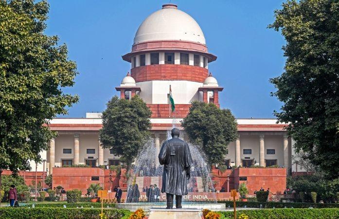 <p><span style="color: rgb(224, 62, 45);" data-mce-style="color: rgb(224, 62, 45);"><strong>1500થી વધુ ફેરિયાઓએ ભદ્રના જાહેર માર્ગો પર જમાવ્યો હતો કબ્જો :</strong></span> ભદ્ર પ્લાઝામાં 'સ્ટેટસ ક્વો' જાળવવાનો સુપ્રીમ કોર્ટનો આદેશ;  AMCને મળી મોટી કાનૂની સફળતા... </p>