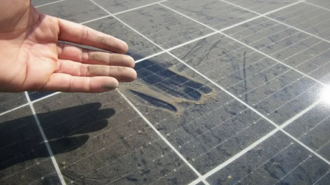 <p><span style="color: rgb(224, 62, 45);" data-mce-style="color: rgb(224, 62, 45);"><strong>સોલાર પેનલ પર જામતી ધૂળ છે વીજળીની દુશ્મન! </strong></span>જાણો પેનલ સાફ રાખવાની આ સરળ રીત અને બચાવો હજારો રૂપિયા</p>