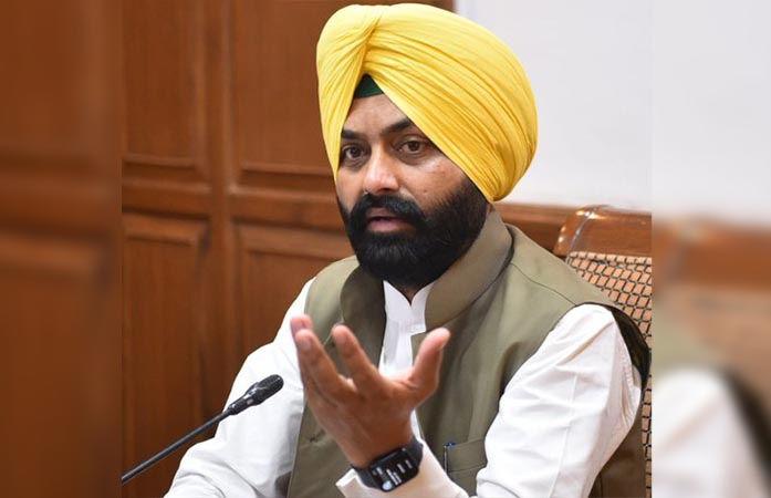 <p><span style="color: rgb(224, 62, 45);" data-mce-style="color: rgb(224, 62, 45);"><strong>સુસાઈડ કેસમાં ઘેરાયેલા મંત્રીની પંજાબ કેબિનેટમાંથી છૂટ્ટી.... </strong></span>રાજકારણમાં ગરમાવો</p>