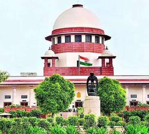 <p><span style="color: rgb(224, 62, 45);" data-mce-style="color: rgb(224, 62, 45);"><strong>માનવતાનું પતન: </strong></span>મદદ કરવાને બદલે લોકો મોબાઈલ કાઢે છે, સોશિયલ મીડિયાની ઘેલછાને સુપ્રીમ કોર્ટે ગણાવી 'સંક્રામક રોગ'</p>