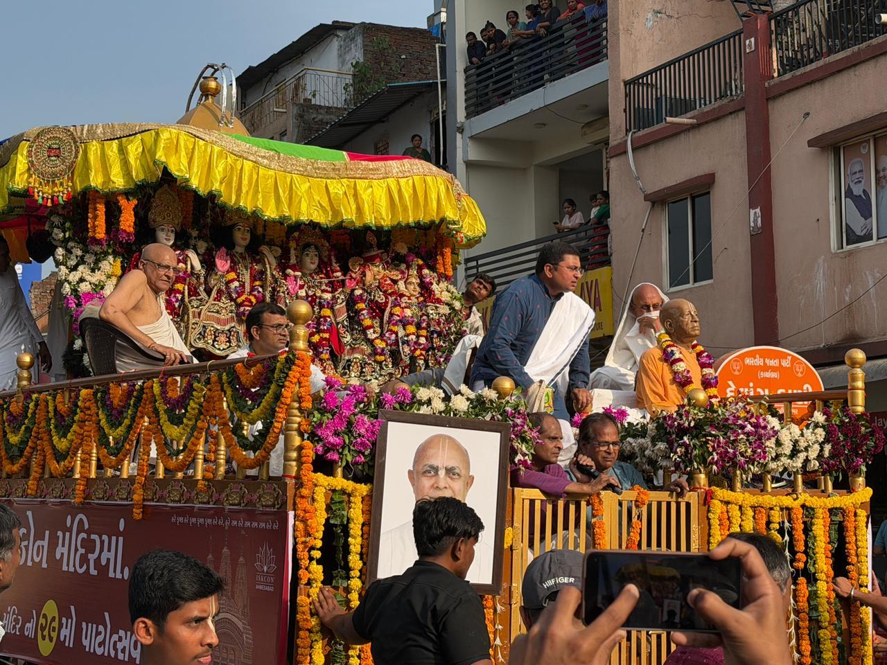 <p><strong>અમદાવાદના ઇસ્કોન મંદિરના 29માં પાટોત્સવનો પ્રારંભ, <span style="color: rgb(224, 62, 45);" data-mce-style="color: rgb(224, 62, 45);">ભવ્ય શોભાયાત્રામાં ઉમટી ભક્તોની મેદની</span></strong></p>