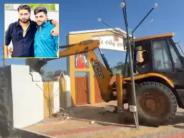 <p><strong>પાટણમાં ગેંગસ્ટર ભાવેશ જીલીયાના ગેરકાયદેસર ફાર્મ હાઉસ પર બુલડોઝર: <span style="color: rgb(224, 62, 45);" data-mce-style="color: rgb(224, 62, 45);">ગૌચરની જમીન પરનું દબાણ દૂર</span></strong></p>