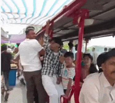 <p><span style="color: rgb(224, 62, 45);" data-mce-style="color: rgb(224, 62, 45);"><strong>અમદાવાદના કાંકરિયામાં ચાલુ ટોય ટ્રેનમાં ચડવા જતાં બાળક પટકાયું, </strong></span> મોટી આફત ટળી</p>