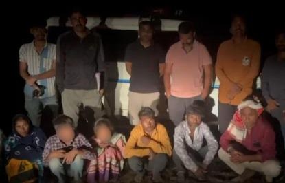 <p><strong>કચ્છના રણમાં ફસાયેલ <span style="color: rgb(224, 62, 45);" data-mce-style="color: rgb(224, 62, 45);">8 જિંદગીઓનું દિલધડક રેસ્ક્યુ કરાયું</span></strong></p>