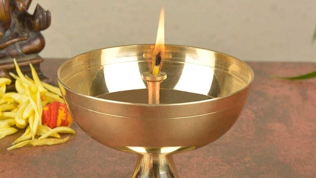 <p><span style="color: rgb(224, 62, 45);" data-mce-style="color: rgb(224, 62, 45);"><strong>અખંડ જ્યોત બુઝાઈ જવી શું ખરેખર અશુભ સંકેત છે?</strong></span> જાણો સત્ય અને ગભરાવાને બદલે તરત જ કરો આ કામ... </p>