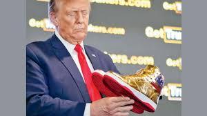 <p><strong>યુદ્ધના માહોલમાં ટ્રમ્પનું 'ગોલ્ડ બ્રાન્ડિંગ': <span style="color: rgb(224, 62, 45);" data-mce-style="color: rgb(224, 62, 45);">₹ 1.5 કરોડના સ્નીકર્સ ચર્ચામાં</span></strong></p>