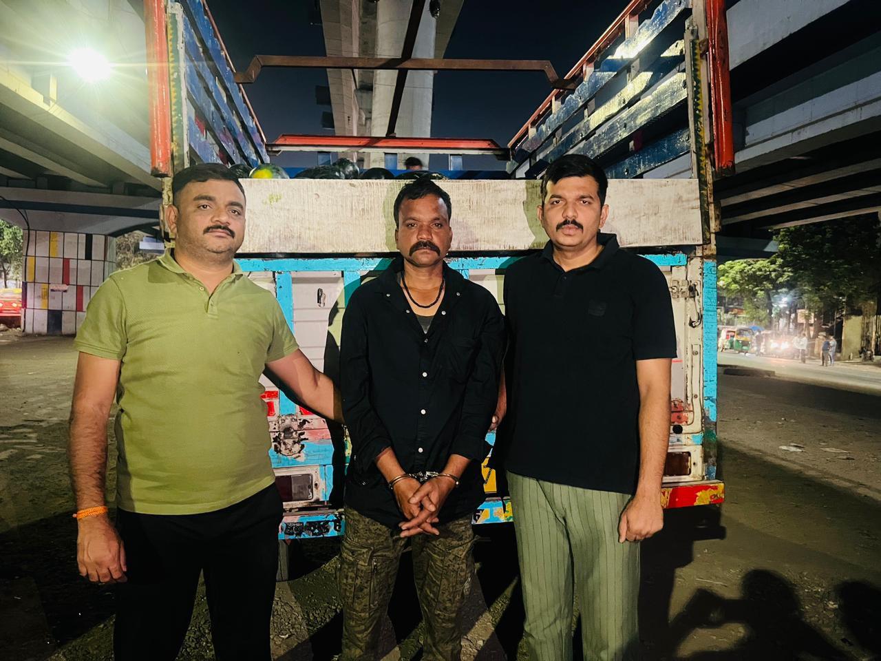 <p><span style="color: rgb(224, 62, 45);" data-mce-style="color: rgb(224, 62, 45);"><strong>નજરે જોતા તરબૂચ પણ તપાસતા જ નીકળ્યો ‘નશો’ : </strong></span>સુરતમાં તરબૂચ ભરેલાં વાહનમાંથી લાખોનો વિદેશી દારૂ ઝડપાયો... </p>