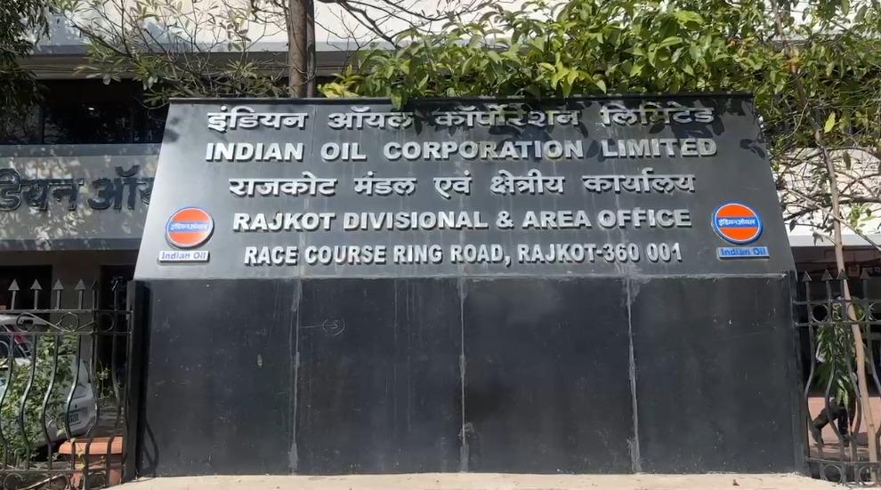 <p><span style="color: rgb(224, 62, 45);" data-mce-style="color: rgb(224, 62, 45);"><strong>રાજકોટમાં પેટ્રોલ ડીલર એસોસિએશન IOC કંપની ખાતે કરશે રજૂઆત,</strong></span> જાણો શું છે મુખ્ય માંગણીઓ?</p>