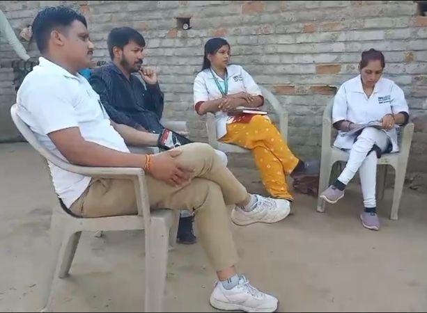 <p>પંચમહાલના ઘોઘંબામાં બાળલગ્ન અટકાવી, <span style="color: rgb(224, 62, 45);"><strong>ચાઈલ્ડ હેલ્પલાઈને પરિવારને ભણાવ્યો કાયદાનો પાઠ</strong></span></p>