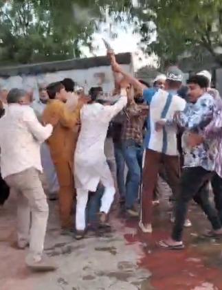 <p><span style="color: rgb(224, 62, 45);" data-mce-style="color: rgb(224, 62, 45);"><strong>શું માત્ર બોલ વાગવો જ કારણ હતું? કે પછી કંઈક બીજું... </strong></span>જાણો ઈંગોલી ગામમાં થયેલી ફાયરિંગની ઘટનાને લઈને PI હિતુભા ગોહિલે શું કહ્યું... </p>