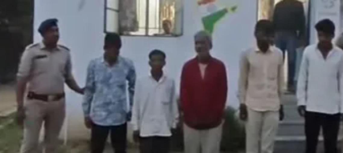 <p><strong>સાબરકાંઠામાં નવજાત શિશુનો 2 લાખમાં સોદો: <span style="color: rgb(224, 62, 45);" data-mce-style="color: rgb(224, 62, 45);">આંતરરાજ્ય તસ્કરી નેટવર્કનો પર્દાફાશ</span></strong></p>