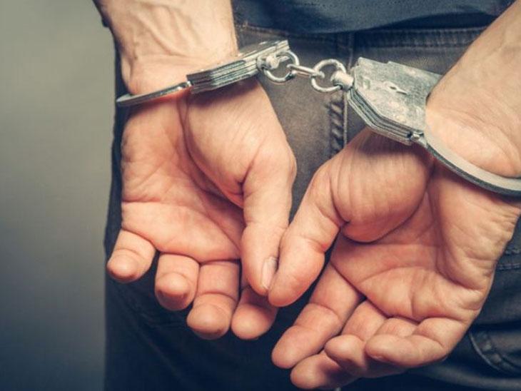 <p>વડોદરામાંથી ત્રણ વર્ષથી નાસતો ફરતો <span style="color: rgb(224, 62, 45);" data-mce-style="color: rgb(224, 62, 45);"><strong>આરોપી આખરે ઝડપાયો</strong></span></p>