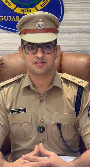 <p><span style="color: rgb(224, 62, 45);" data-mce-style="color: rgb(224, 62, 45);"><strong>ગેરકાયદેસર નાણાં ધીરનારાઓ સાવધાન!</strong></span> રાજકોટ પોલીસ કમિશનરની અધ્યક્ષતામાં આવતીકાલે યોજાશે ભવ્ય 'જનસંપર્ક સભા'... </p>