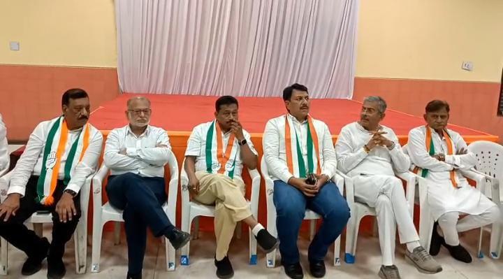 <p><strong><span style="color: rgb(224, 62, 45);" data-mce-style="color: rgb(224, 62, 45);">વડોદરાના રાજકારણમાં ગરમાવો...</span> ભાજપના પૂર્વ કોર્પોરેટર આશિષ જોષી અને દીપા શ્રીવાસ્તવ કોંગ્રેસમાં જોડાયા</strong></p>