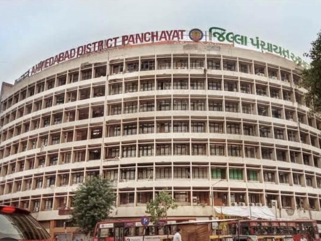 <p><strong>અમદાવાદમાં પેટ્રોલ-ડીઝલનો પૂરતો જથ્થો ઉપલબ્ધ: <span style="color: rgb(224, 62, 45);" data-mce-style="color: rgb(224, 62, 45);">જિલ્લા વહીવટી તંત્ર દ્વારા પુરવઠાનું સતત મોનિટરિંગ</span></strong></p>