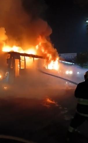 <p><span style="color: rgb(224, 62, 45);" data-mce-style="color: rgb(224, 62, 45);"><strong>સુરત : તરસાડી જતી બસમાં લાગી ભીષણ આગ,</strong></span> 51 મુસાફરોનો બચાવ, ફાયર ફાઈટરોની જહેમત બાદ આગ કાબૂમાં... </p>