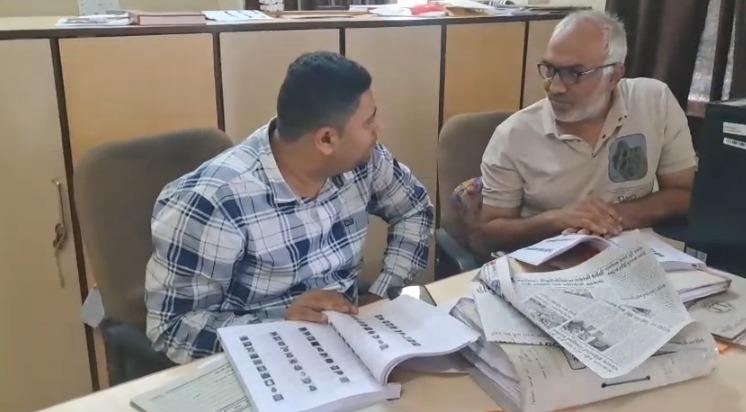 <p><span style="color: rgb(224, 62, 45);" data-mce-style="color: rgb(224, 62, 45);"><strong>રાજકોટવાસીઓ ખાસ નોંધ લેજો!</strong></span> મનપાની પ્રાથમિક મતદાર યાદી જાહેર, 1 લાખથી વધુ નામો કમી થયા, <span style="color: rgb(224, 62, 45);" data-mce-style="color: rgb(224, 62, 45);"><strong>તમારું નામ તપાસી લેજો.... </strong></span></p>