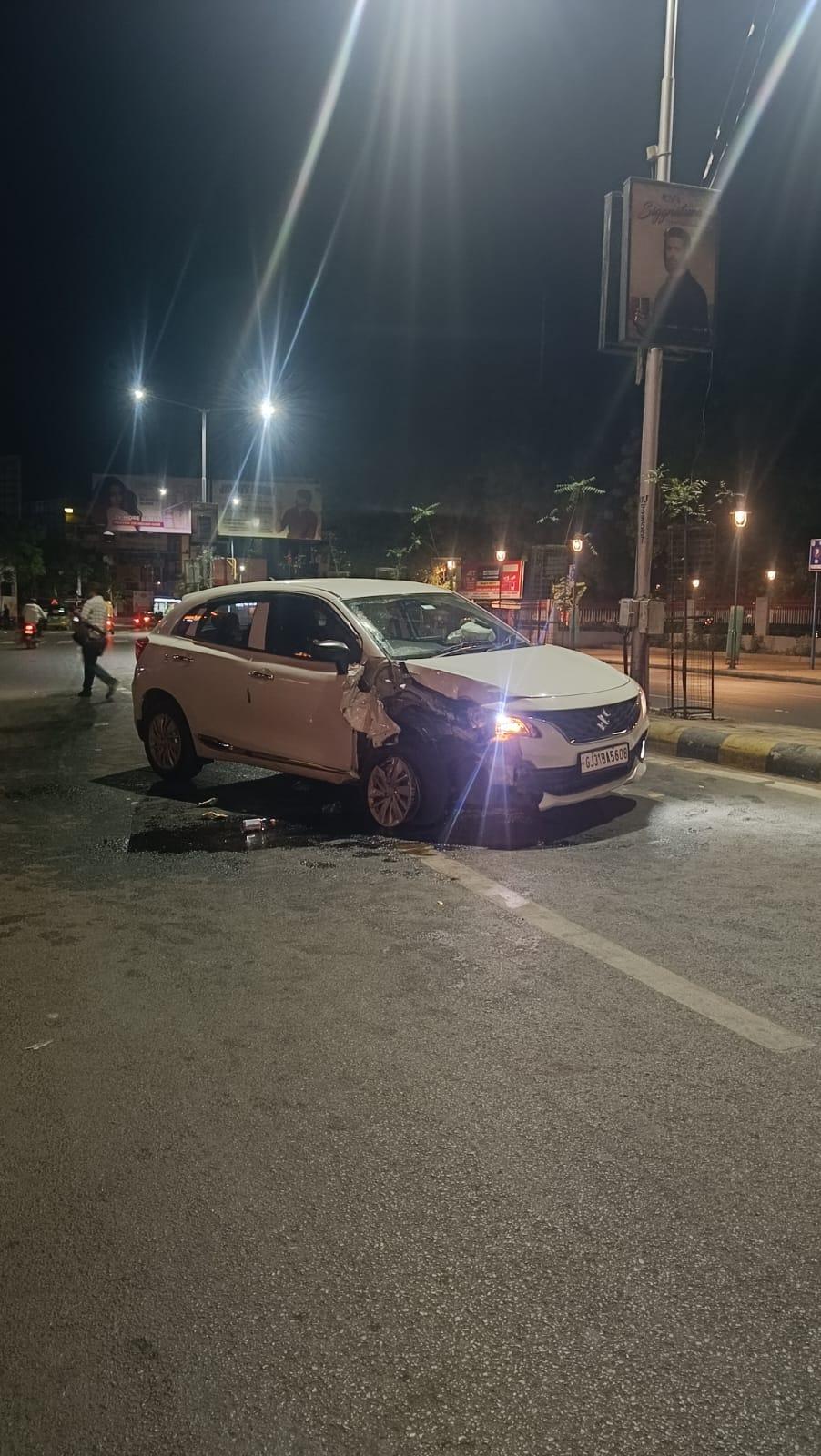 <p>અમદાવાદમાં ફરી હિટ એન્ડ રન: <span style="color: rgb(224, 62, 45);" data-mce-style="color: rgb(224, 62, 45);"><strong>વસ્ત્રાપુરમાં નબીરાએ દારૂના નશામાં કાયદો હાથમાં લીધો, બે ઇજાગ્રસ્ત</strong></span></p>