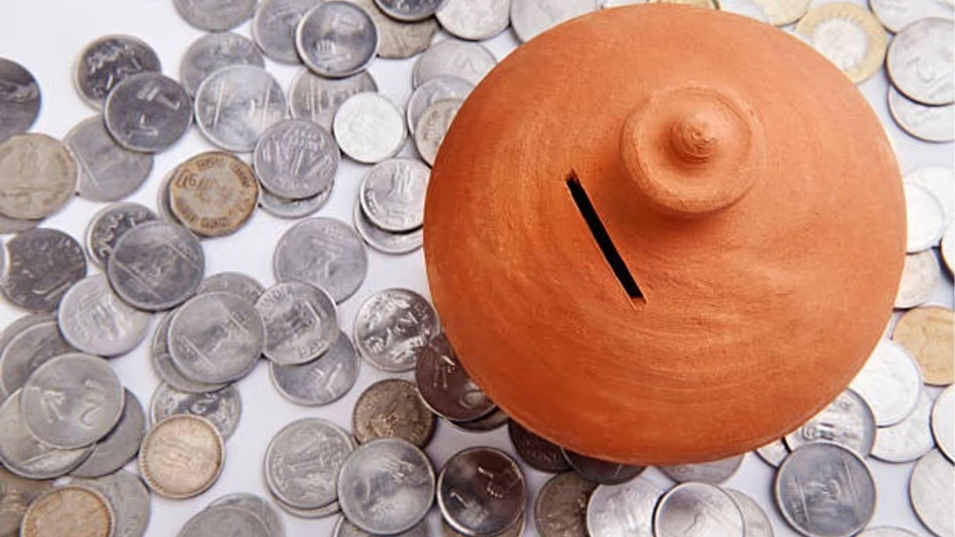 <p><span style="color: rgb(224, 62, 45);" data-mce-style="color: rgb(224, 62, 45);">ઘરમાં ગુલ્લક રાખવાની સાચી દિશા કઈ છે? </span>જાણો કેવી રીતે મળશે લાભ</p>