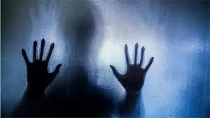 <p><strong><span style="color: rgb(224, 62, 45);" data-mce-style="color: rgb(224, 62, 45);">રાજકોટમાં ગુરુ-શિષ્યના સંબંધો લજવાયા: </span>પૂર્વ વિદ્યાર્થીએ શિક્ષિકાને પ્રેમજાળમાં ફસાવી આચર્યું દુષ્કર્મ</strong></p>