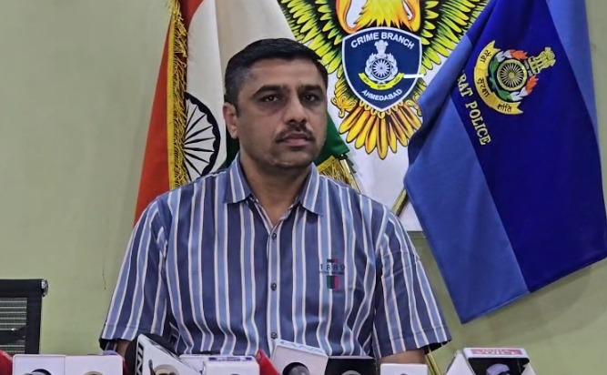 <p><span style="color: rgb(224, 62, 45);" data-mce-style="color: rgb(224, 62, 45);"><strong>2020 પછી 'યોગ ફાઉન્ડેશન' કેમ એક્ટિવ નહોતું? </strong></span>10 દિવસના રિમાન્ડ અને પ્રદીપની મિલકતો પર નજર, પોલીસ તપાસમાં સામે આવ્યો ખુલાસો... </p>