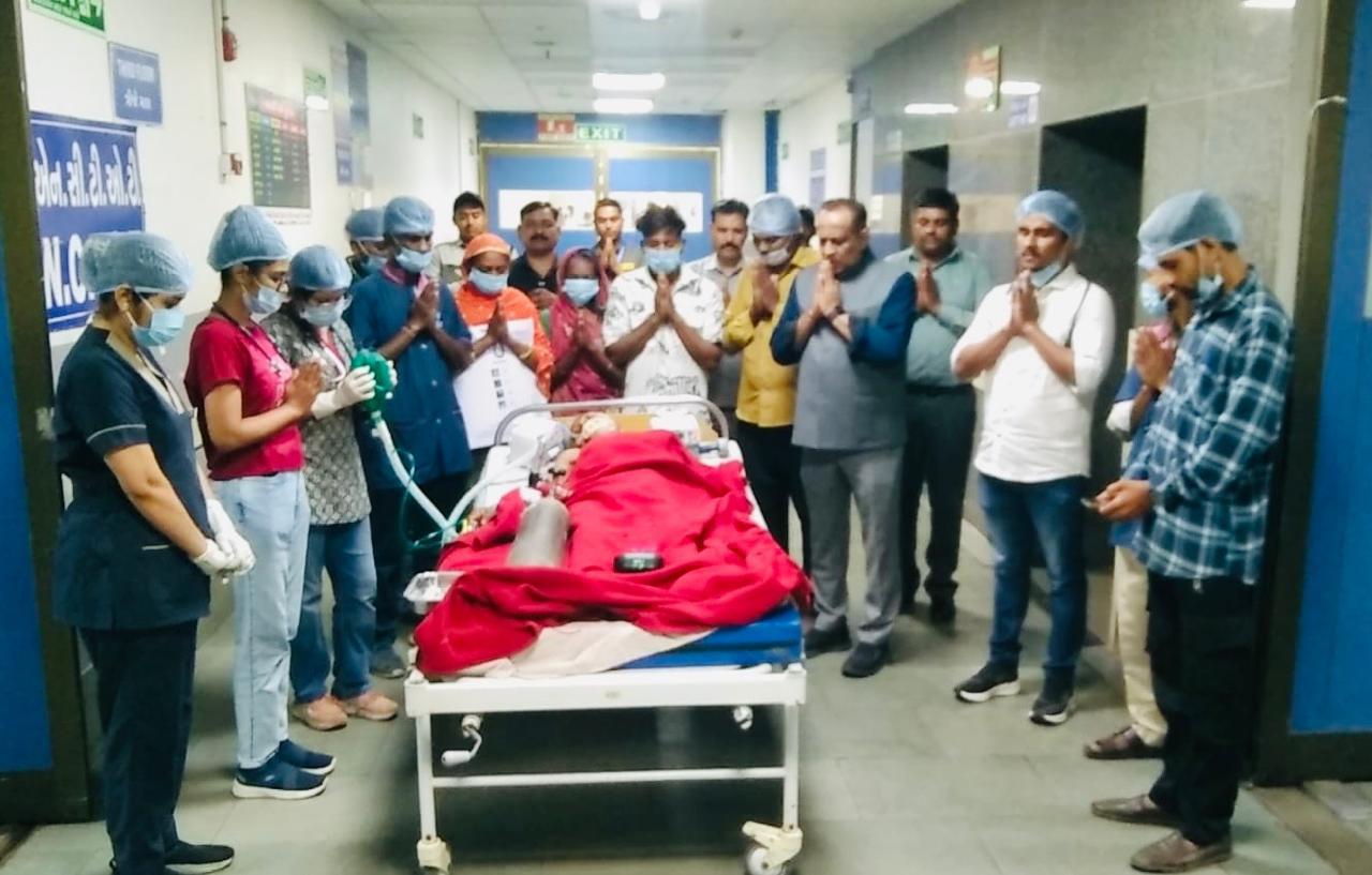 <p>1000 અંગદાનની સિદ્ધિ: <span style="color: rgb(224, 62, 45);" data-mce-style="color: rgb(224, 62, 45);"><strong>અમદાવાદ સિવિલ હોસ્પિટલ બની દેશનું સર્વશ્રેષ્ઠ 'ઓર્ગન રિટ્રાઇવલ સેન્ટર'</strong></span></p>