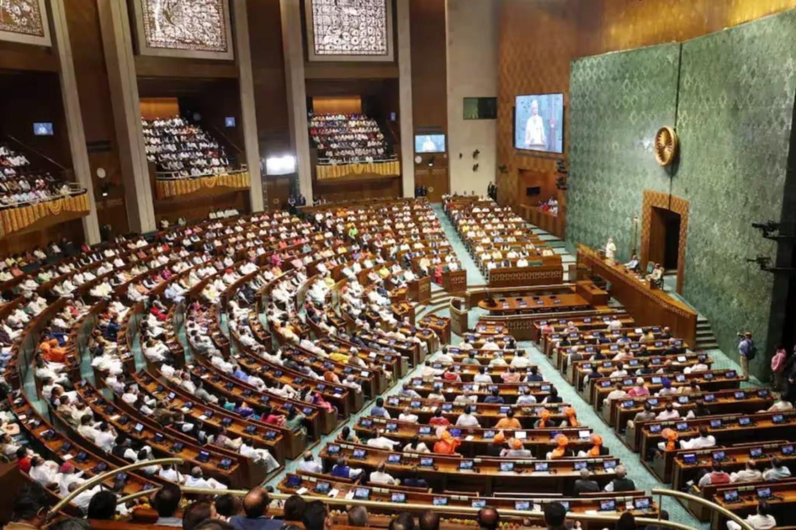 <p><strong><span style="color: rgb(224, 62, 45);" data-mce-style="color: rgb(224, 62, 45);">લોકસભાની બેઠકો વધીને 816 થશે?</span> મહિલાઓ માટે 273 બેઠકો અનામત રાખવા લવાશે પ્રસ્તાવ</strong></p>