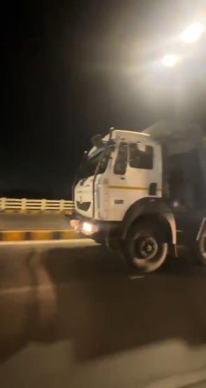 <p>અમદાવાદ : <span style="color: rgb(224, 62, 45);" data-mce-style="color: rgb(224, 62, 45);"><strong>વાડજ સર્કલ પાસે ચા પીને ઘરે જઈ રહેલા વ્યક્તિને ડમ્પર ચાલકે અડફેટે લીધા, </strong></span>અકસ્માતમાં મોત નીપજયું...</p>