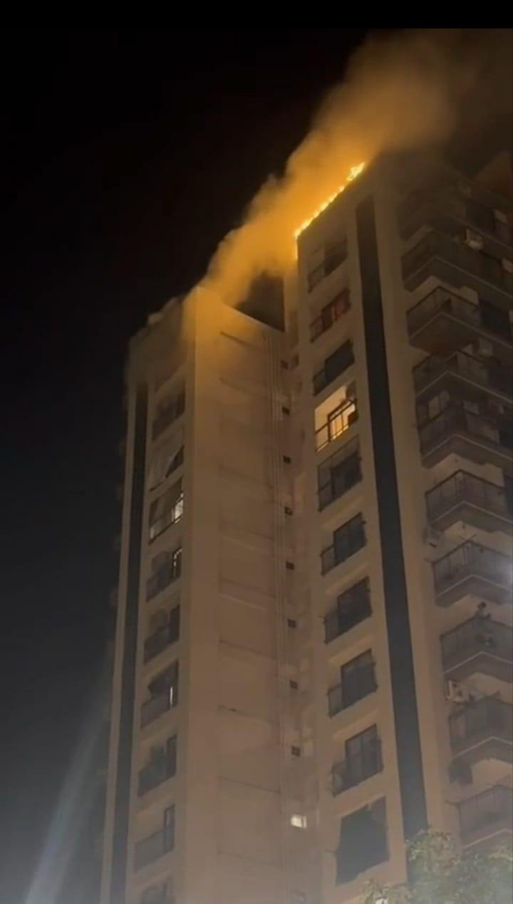 <p><span style="color: rgb(224, 62, 45);" data-mce-style="color: rgb(224, 62, 45);"><strong>સુરતના જહાંગીરપુરામાં લક્ઝુરિયસ એપાર્ટમેન્ટના 14માં માળે ભીષણ આગ,</strong></span> સદનસીબે જાનહાનિ ટળી</p>