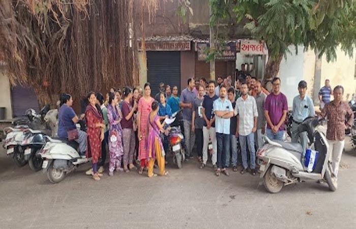 <p><span style="color: rgb(224, 62, 45);" data-mce-style="color: rgb(224, 62, 45);"><strong>જામનગરમાં શિક્ષણના નામે લૂંટ? </strong></span>સરસ્વતી વિદ્યા મંદિર શાળામાં ફી વધારા મુદ્દે વાલીઓનો ભારે આક્રોશ</p>