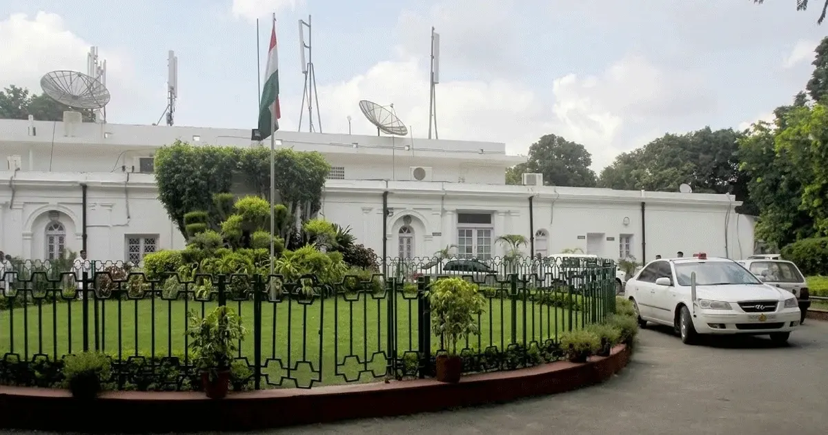 <p><span style="color: rgb(224, 62, 45);" data-mce-style="color: rgb(224, 62, 45);"><strong>દિલ્હીમાં કોંગ્રેસના સરનામા બદલાશે? </strong></span>એસ્ટેટ વિભાગે ઓફિસો ખાલી કરવા આપી નોટિસ, પાર્ટી કોર્ટના દ્વાર ખખડાવશે?</p>