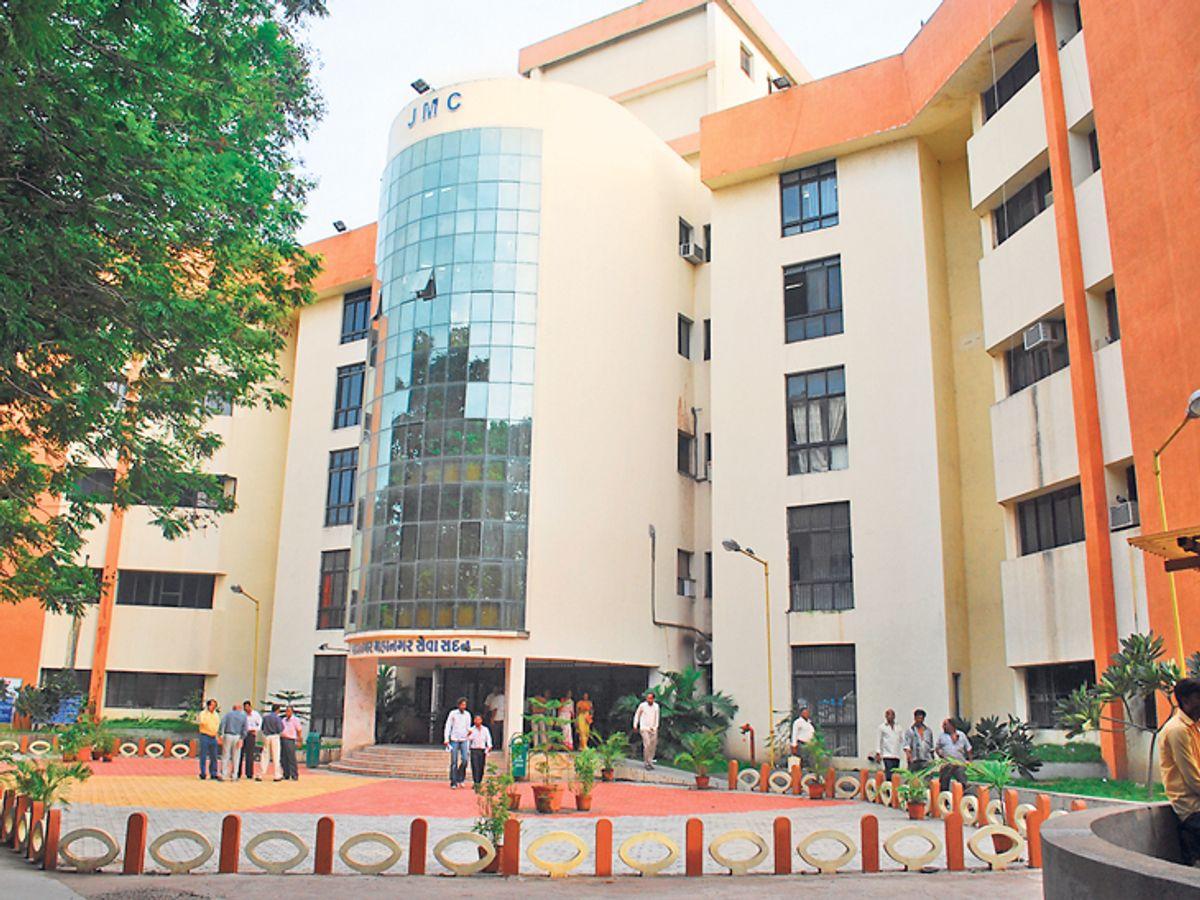 <p><span style="color: rgb(224, 62, 45);" data-mce-style="color: rgb(224, 62, 45);"><strong>જામનગર મનપાની પ્રાથમિક મતદાર યાદી જાહેર:</strong></span> ગત ચૂંટણીની સરખામણીએ 46 હજાર મતદારોનો આશ્ચર્યજનક ઘટાડો</p>