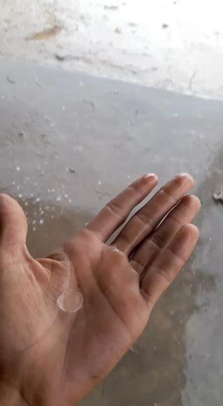 <p><span style="color: rgb(224, 62, 45);" data-mce-style="color: rgb(224, 62, 45);"><strong>કચ્છમાં કુદરતનો મિજાજ બદલાયો : </strong></span>ભુજ અને અજરખપુર પંથકમાં કરા સાથે કમોસમી વરસાદની એન્ટ્રી... </p>