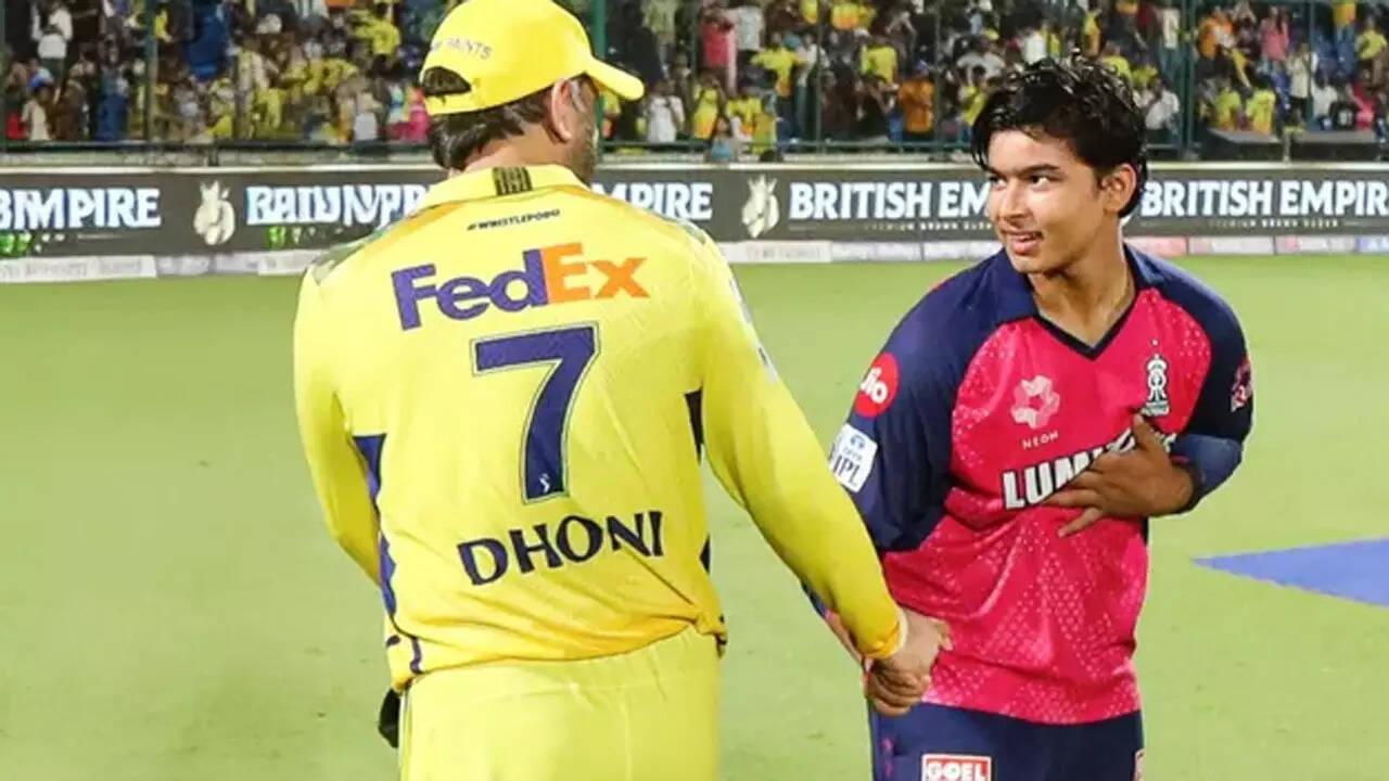 <p>મેદાનમાં ઉતરતા પહેલા જ ગરમાવો.... <span style="color: rgb(224, 62, 45);" data-mce-style="color: rgb(224, 62, 45);"><strong>વૈભવ સૂર્યવંશીએ ધોનીને લલકારતા સોશિયલ મીડિયા પર શરૂ થઈ 'વોર'</strong></span></p>