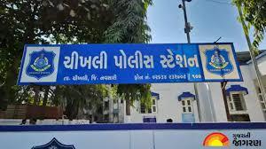 <p><strong><span style="color: rgb(224, 62, 45);" data-mce-style="color: rgb(224, 62, 45);">નવસારીમાં નરાધમ પિતાની હેવાનીયત:</span> બે સગીર પુત્રીઓ પર ગુજાર્યો બળાત્કાર, તબીબી તપાસમાં બંને ગર્ભવતી હોવાનો પર્દાફાશ</strong></p>