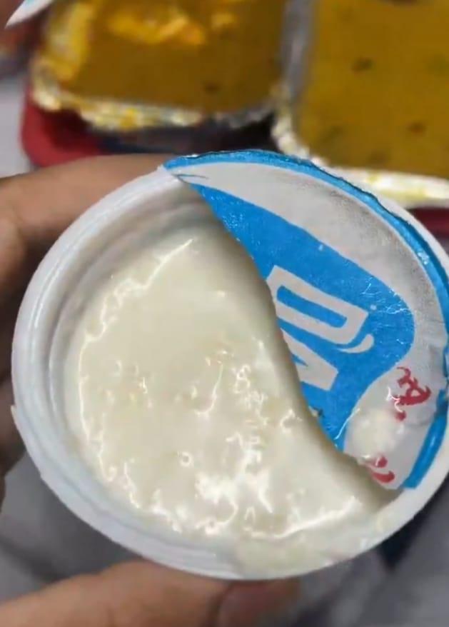 <p>વંદે ભારતના ભોજનમાં કીડા નીકળતા રેલવે એક્શનમાં...<strong><span style="color: rgb(224, 62, 45);" data-mce-style="color: rgb(224, 62, 45);">કેટરિંગ કંપનીને ₹50 લાખનો દંડ, IRCTC પર પણ ₹10 લાખની પેનલ્ટી</span></strong></p>