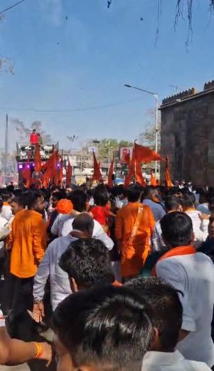 <p><span style="color: rgb(224, 62, 45);" data-mce-style="color: rgb(224, 62, 45);"><strong>નાના ભૂલકાઓ બન્યા 'રામ-જાનકી-હનુમાન,મહાદેવ ': </strong></span>અમદાવાદના માર્ગો 'જય શ્રી રામ'ના ગુંજારવ વચ્ચે નીકળી પ્રભુ રામની ભવ્ય શોભાયાત્રા...</p>