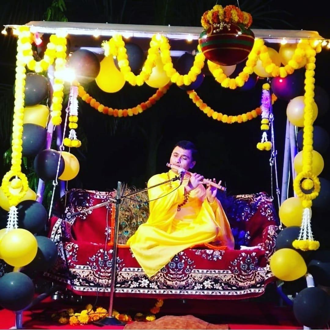 <p>સુરત : <span style="color: rgb(224, 62, 45);" data-mce-style="color: rgb(224, 62, 45);"><strong>નકલી નોટના કૌભાંડી 'ઢોંગી' યોગગુરુ પ્રદીપની કામલીલાનો પર્દાફાશ, </strong></span>યુવતીઓ સાથે કરેલી અશ્લીલ ચેટના ફોટા વાઇરલ... </p>