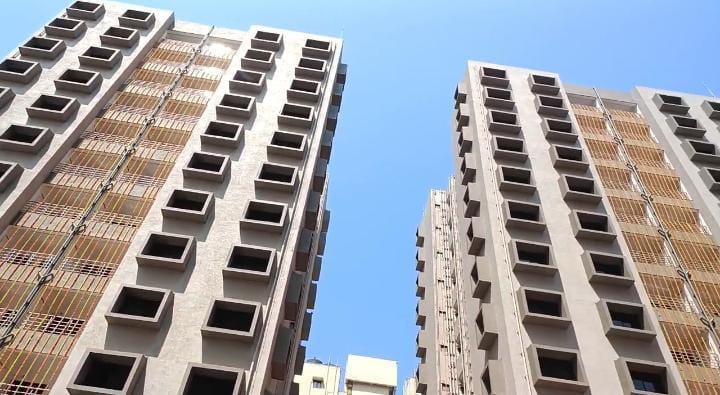 <p><span style="color: rgb(224, 62, 45);" data-mce-style="color: rgb(224, 62, 45);"><strong>પોલીસ જવાનોનું ઘરનું સપનું સાકાર: </strong></span>સુરતમાં નાયબ મુખ્યમંત્રી હર્ષ સંઘવીના હસ્તે લાભાર્થીઓને મકાનની ચાવી સોંપાઈ</p>