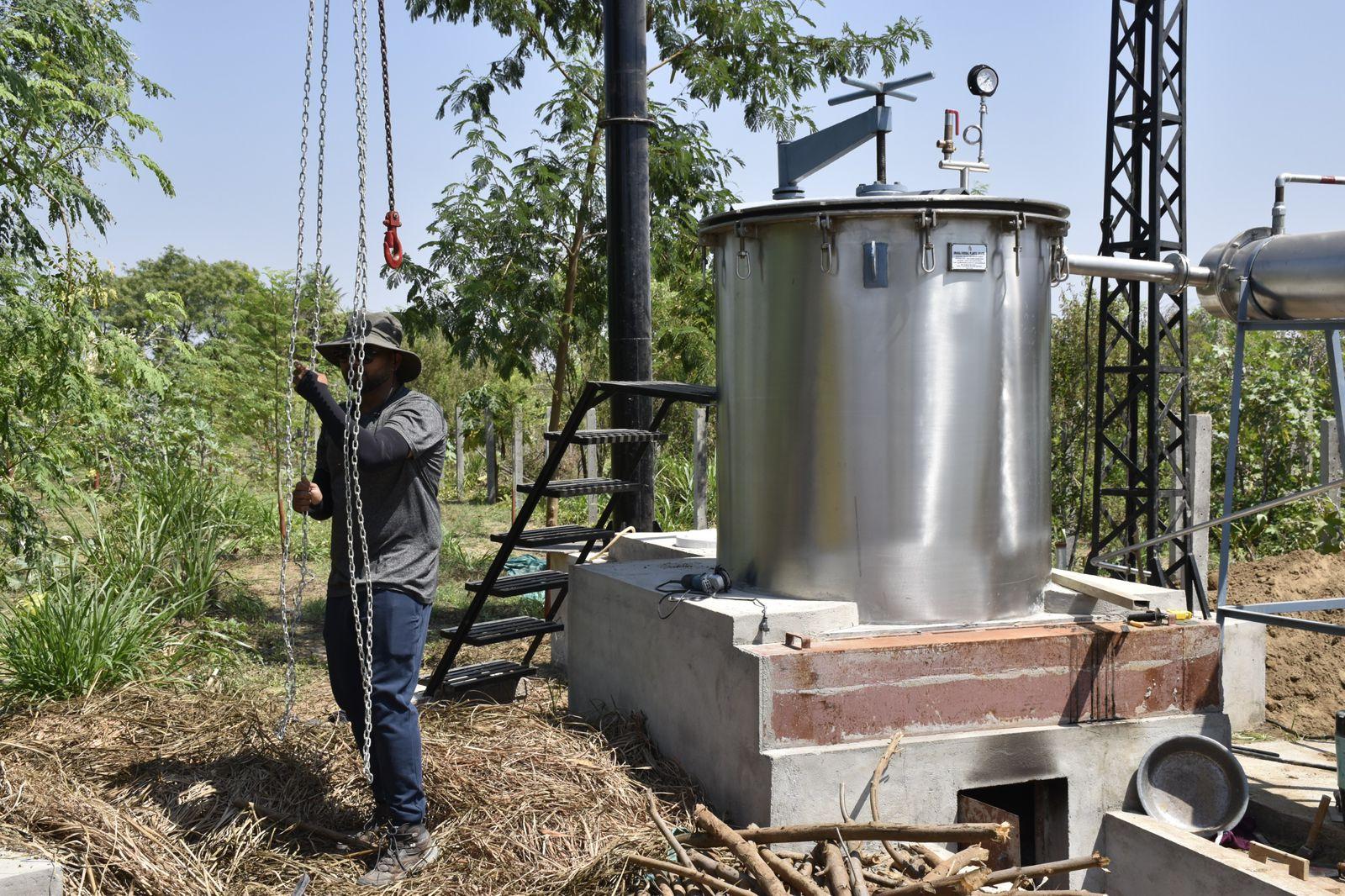 <p><span style="color: rgb(224, 62, 45);" data-mce-style="color: rgb(224, 62, 45);"><strong>વોટ્સએપના માધ્યમથી સીધું વેચાણ કરીને નર્મદાના ખેડૂતે મેળવી સારી આવક : </strong></span>જાણો પાર્થ ગુપ્તાની પ્રેરણાદાયી સફર!</p>