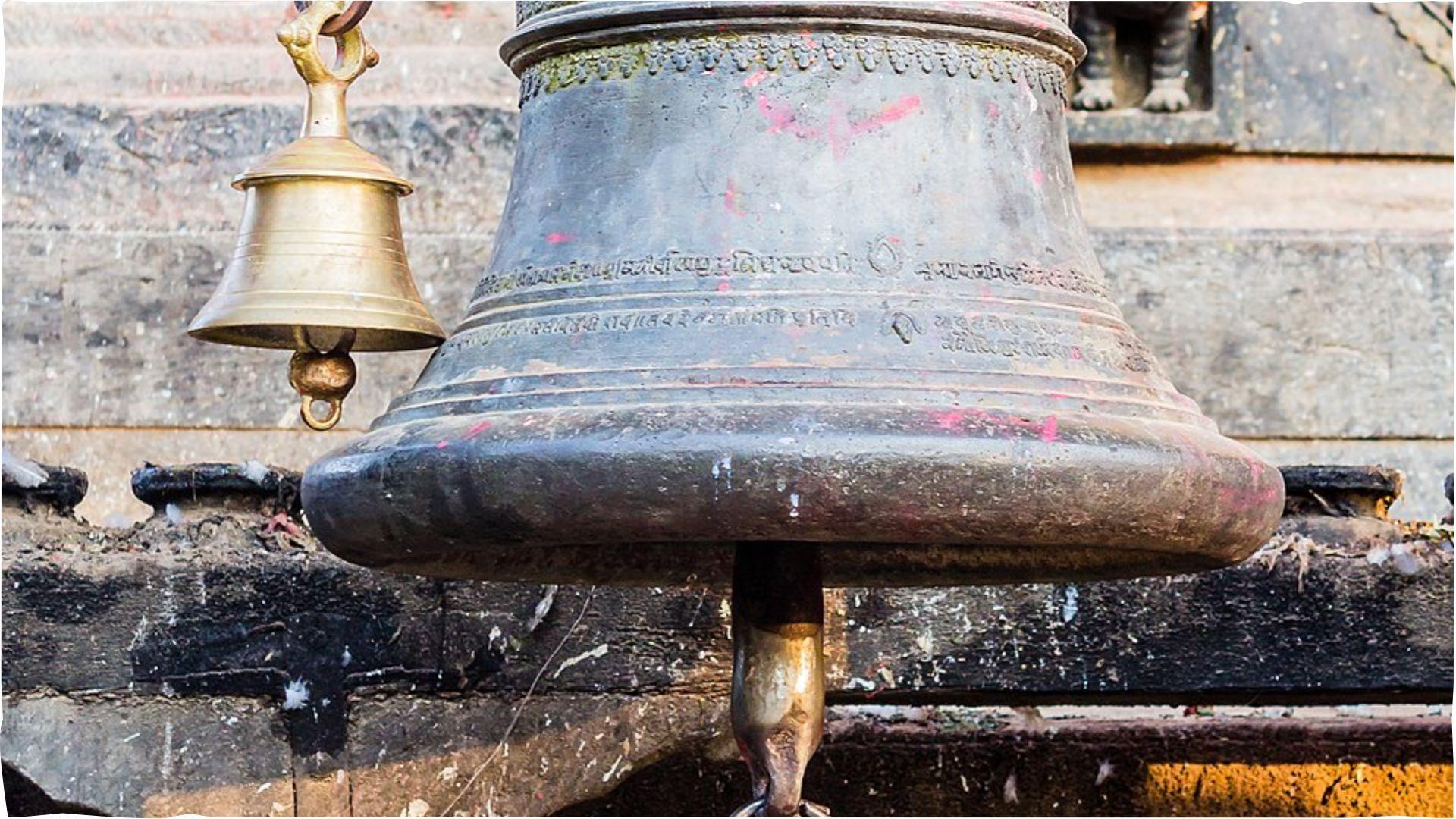<p><span style="color: rgb(224, 62, 45);" data-mce-style="color: rgb(224, 62, 45);">મંદિરમાં ‘ગરુડ ઘંટી’ વગાડવાના આ 5 મોટા ફાયદા,</span> જાણો તેની પાછળનું ધાર્મિક રહસ્ય</p>