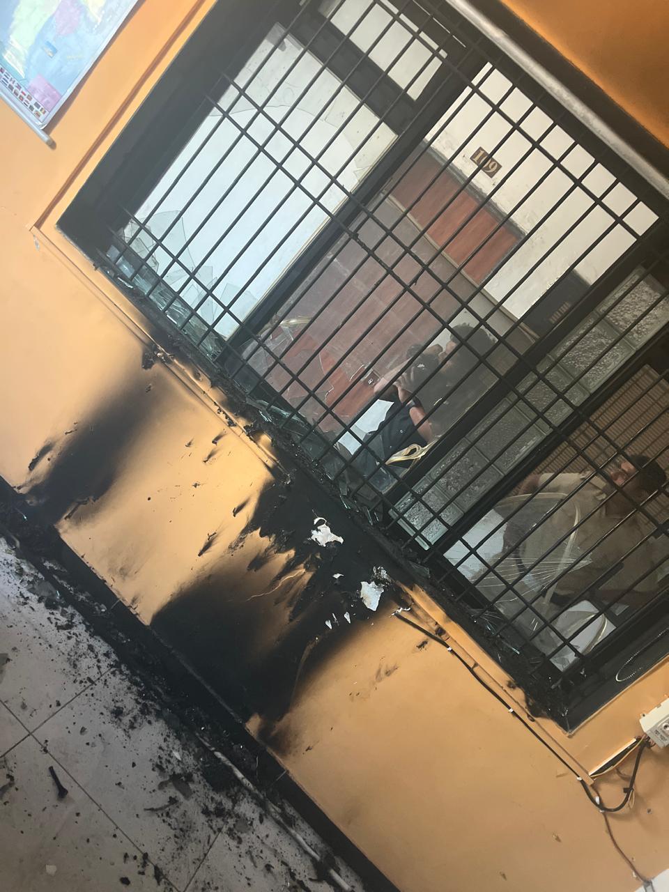 <p><span style="color: rgb(224, 62, 45);" data-mce-style="color: rgb(224, 62, 45);"><strong>સુરત : </strong></span>ભગવાન મહાવીર કોલેજના નર્સિંગ વિભાગમાં લાગી આગ, <span style="color: rgb(224, 62, 45);" data-mce-style="color: rgb(224, 62, 45);"><strong>ફાયર ફાઇટરોની સમયસૂચકતાથી મોટી હોનારત ટળી... </strong></span></p>