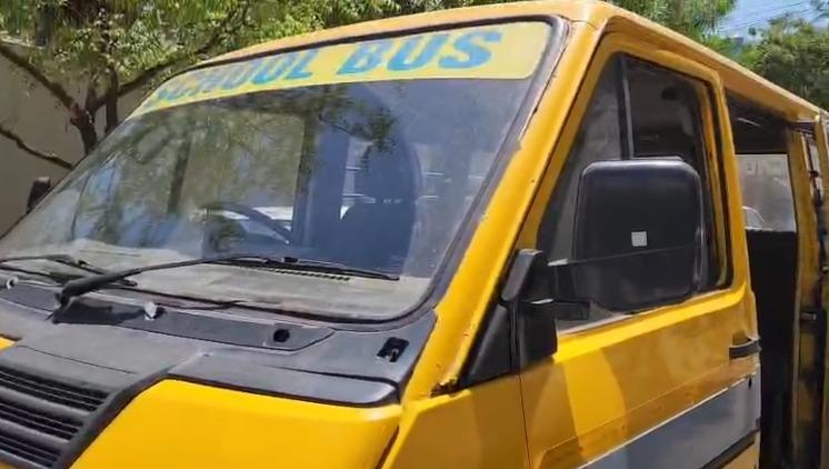 <p>રાજકોટ : <span style="color: rgb(224, 62, 45);" data-mce-style="color: rgb(224, 62, 45);"><strong>બ્રેક ફેલ થતા ધોળકીયા સ્કૂલની વાને એજી ચોક પાસે સર્જ્યો અકસ્માત, </strong></span>વાહનચાલકને અડફેટે લીધો...</p>