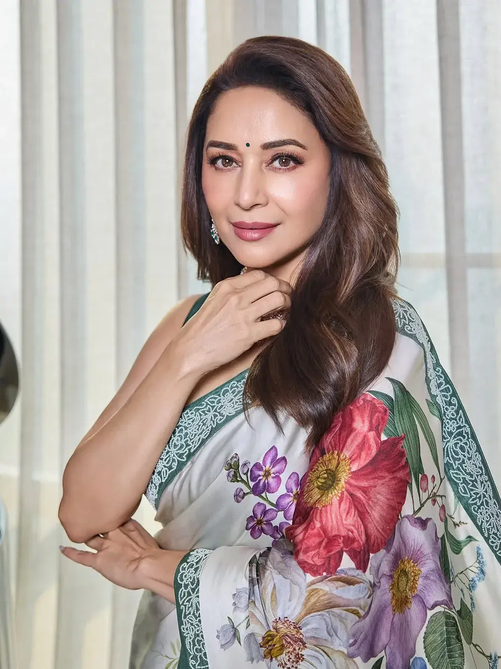 <p>હસાવવા માટે તૈયાર છે પણ <span style="color: rgb(224, 62, 45);" data-mce-style="color: rgb(224, 62, 45);"><strong>શું 'ધક-ધક ગર્લ' ડાર્ક કોમેડીથી દર્શકોને ખડખડાટ હસાવી શકશે?</strong></span></p>