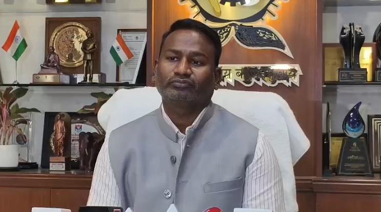 <p><span style="color: rgb(224, 62, 45);" data-mce-style="color: rgb(224, 62, 45);"><strong>સુરતમાં ખજોદ ડમ્પિંગ સાઈટમાં લાગેલી આગ ત્રણ દિવસે કાબુમાં આવી</strong></span>, મનપા કમિશનર એમ. નાગરાજનનું નિવેદન...</p>