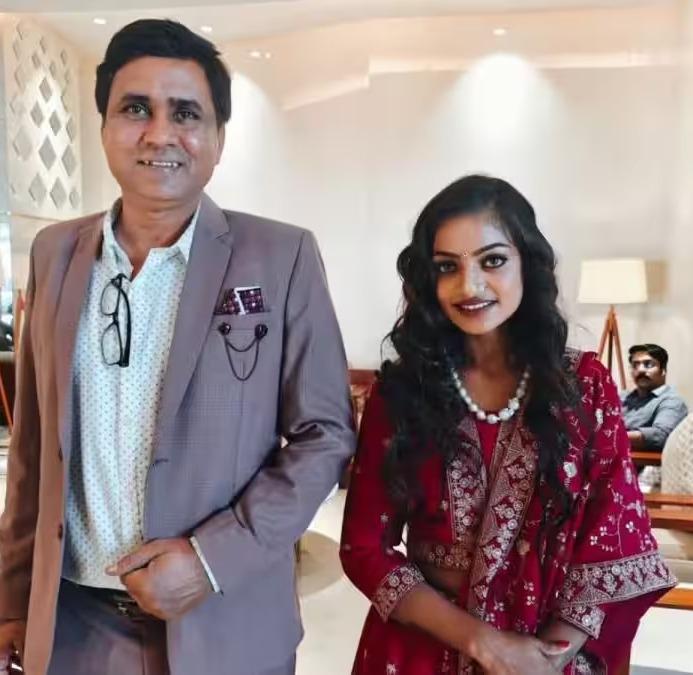 <p>આરોપોના ઘેરામાં ઘેરાયેલા ડાયરેક્ટર સનોજ મિશ્રાનો નિર્ણય....<span style="color: rgb(224, 62, 45);" data-mce-style="color: rgb(224, 62, 45);"><strong>મોનાલિસા સાથે ફિલ્મ હવે ક્યારેય નહીં બને</strong></span></p>