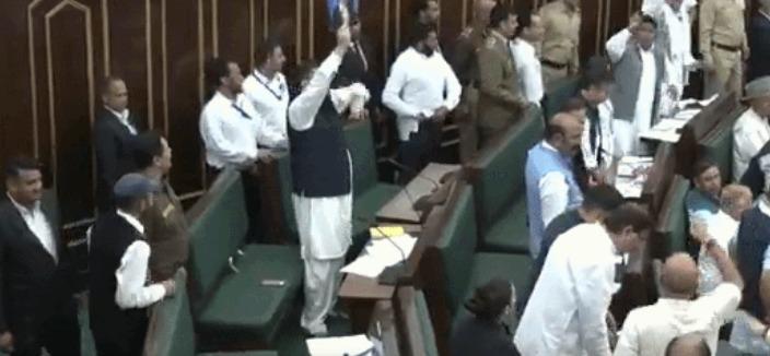 <p><strong><span style="color: rgb(224, 62, 45);" data-mce-style="color: rgb(224, 62, 45);">જમ્મુ-કાશ્મીર વિધાનસભામાં હંગામો: </span>ખામનેઈના પોસ્ટર સાથે ઈઝરાયલ અને અમેરિકા વિરોધી નારેબાજી કરી</strong></p>